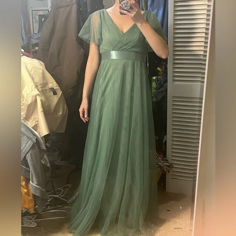 Green Bridesmaid Dress Size Small NWT Model is 5’5 120 lbs - Picture 2 of 5